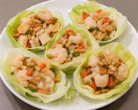 Sang Choy Bow with Seafood and Pine Nuts 海鲜松子生菜包